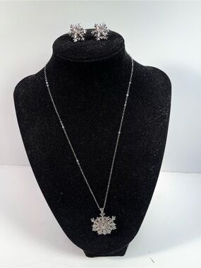 Avon Silver Snowflake Pendant Necklace with Matching Earrings